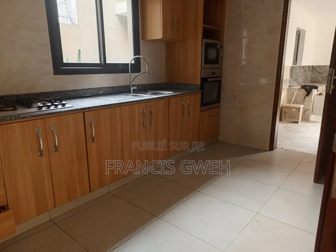 5chbre Duplex dans Francis Gweh, Cocody à Louer