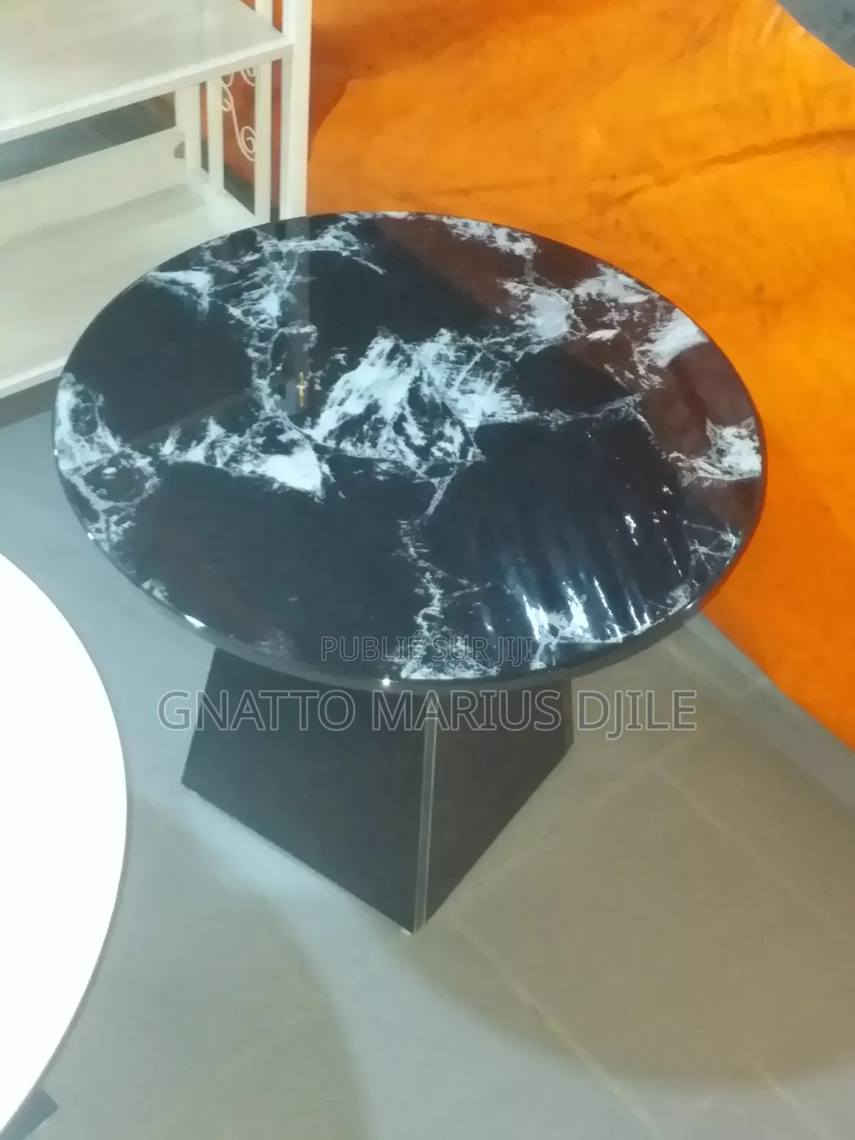 Table en Marbre Ronde Design Avec Pied Central