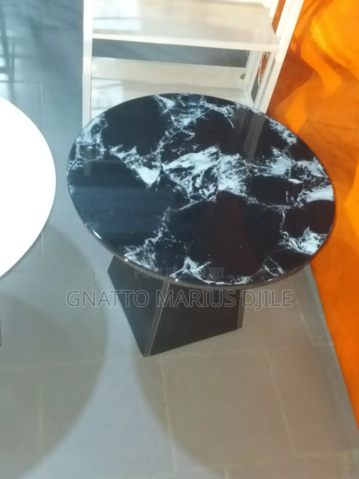Table en Marbre Ronde Design Avec Pied Central