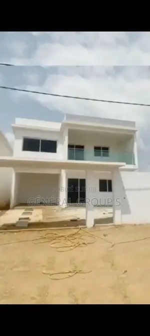 4chbre Duplex dans Boga Hugues, Cocody à Vendre