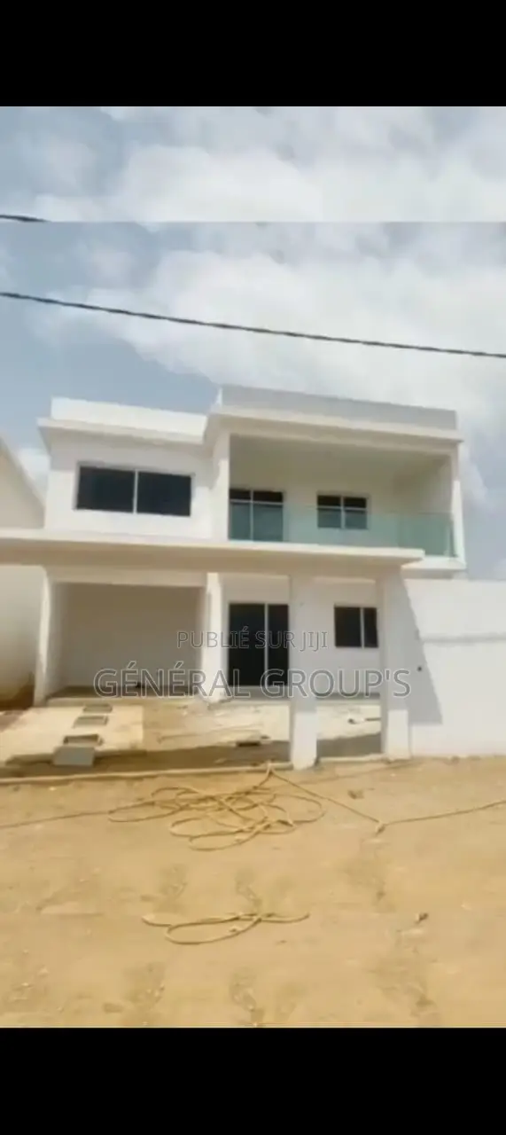 4chbre Duplex dans Boga Hugues, Cocody à Vendre