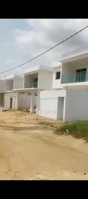 4chbre Duplex dans Boga Hugues, Cocody à Vendre