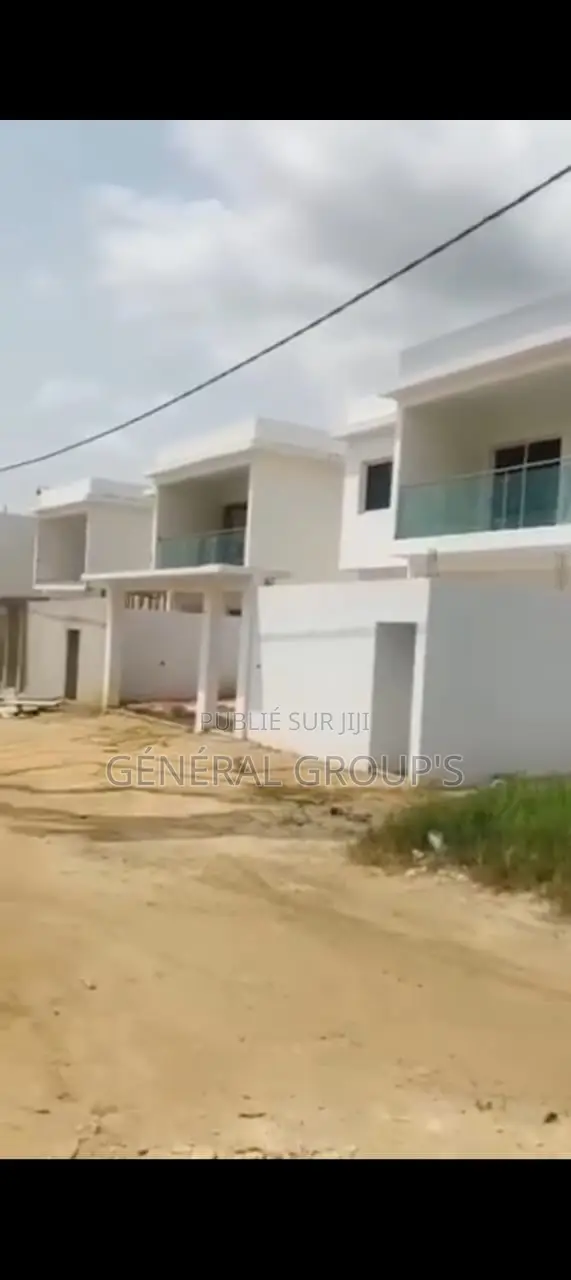 4chbre Duplex dans Boga Hugues, Cocody à Vendre