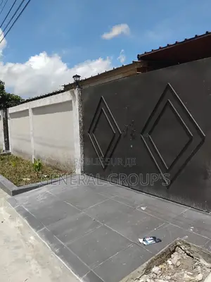 3chbre Maison dans Boga Hugues, Cocody à Louer