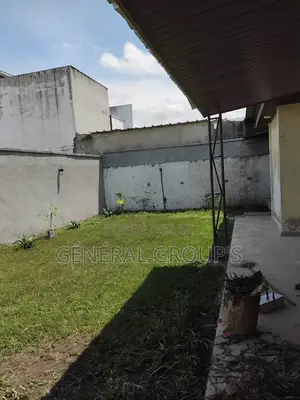 3chbre Maison dans Boga Hugues, Cocody à Louer