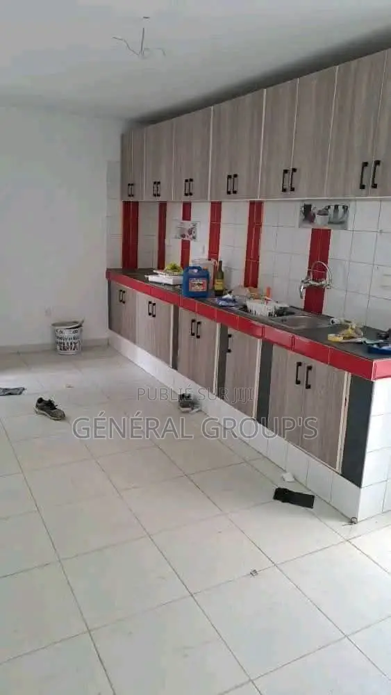 3chbre Duplex dans Boga Hugues, Cocody à Vendre