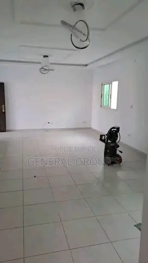 3chbre Duplex dans Boga Hugues, Cocody à Vendre