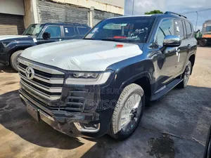 Nouveau Toyota Land Cruiser Prado 2026 Noir