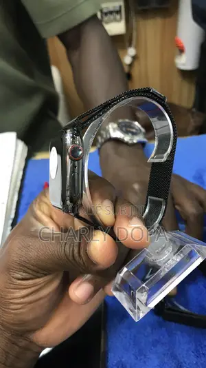 Apple Watch Série 7 41mm Acier Inoxydable Quasi Neuf