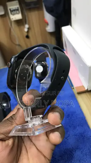 Apple Watch Série 7 45mm Quasi Neuf