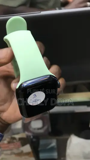 Apple Watch Série 9 45mm Quasi Neuve