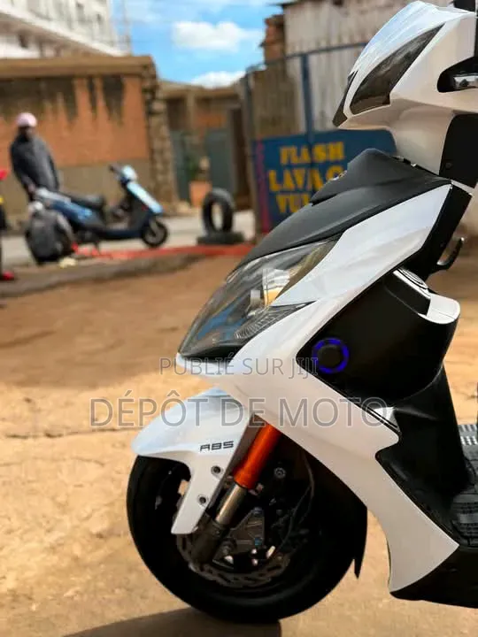 Nouveau Yamaha DT125 2025 Blanc