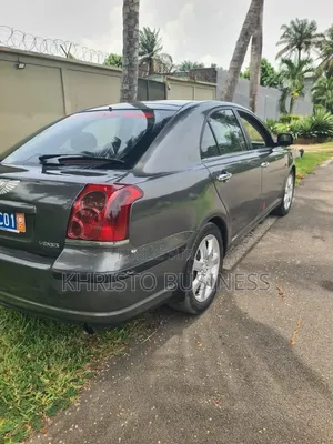 Toyota Avensis 2007 Doré