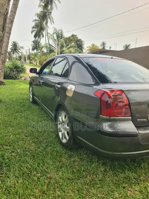 Toyota Avensis 2007 Doré