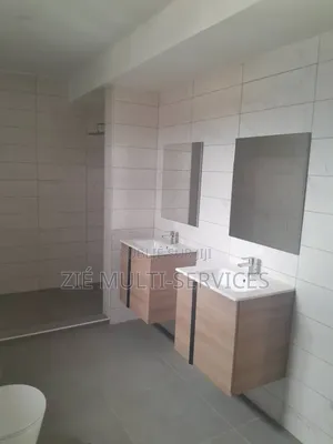 Meublé 5chbre Appartement dans Zié Multi-Service, Cocody à Vendre