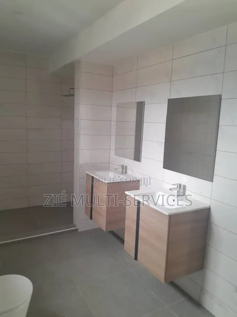 Meublé 5chbre Appartement dans Zié Multi-Service, Cocody à Vendre