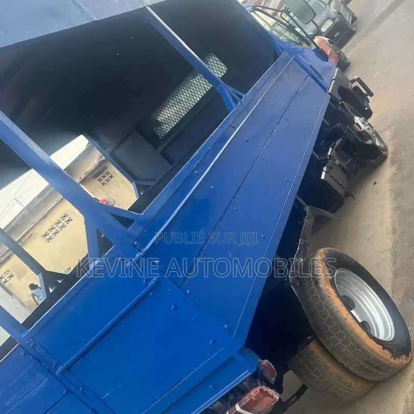 Mitsubishi Canter 2005 Bleu