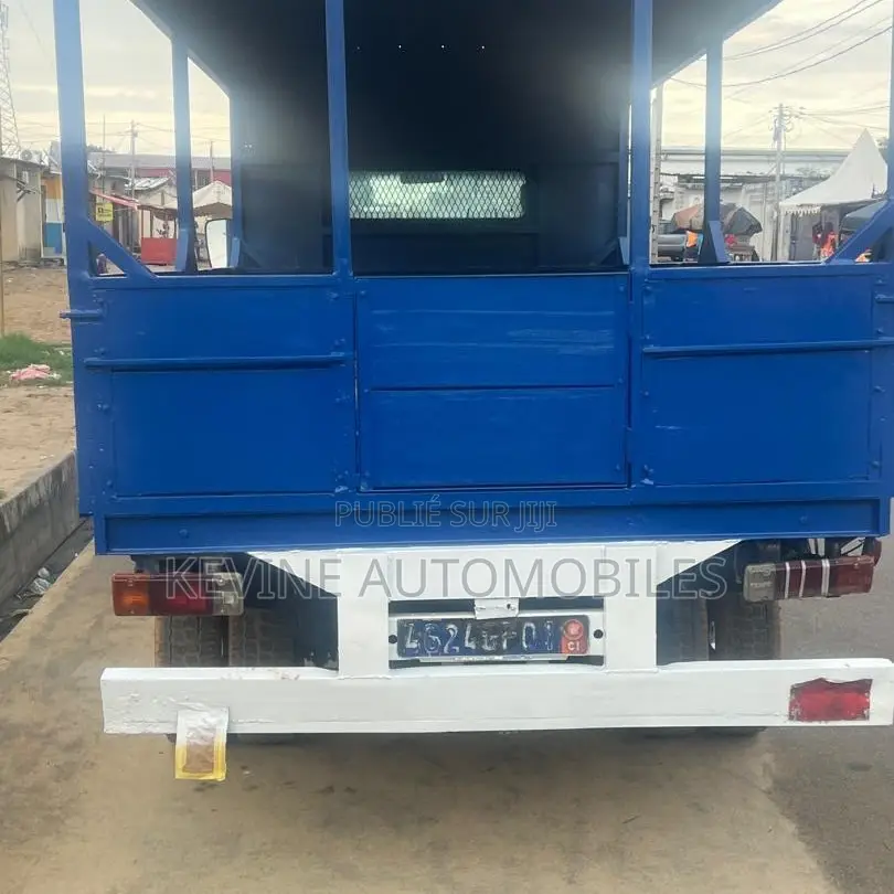 Mitsubishi Canter 2005 Bleu