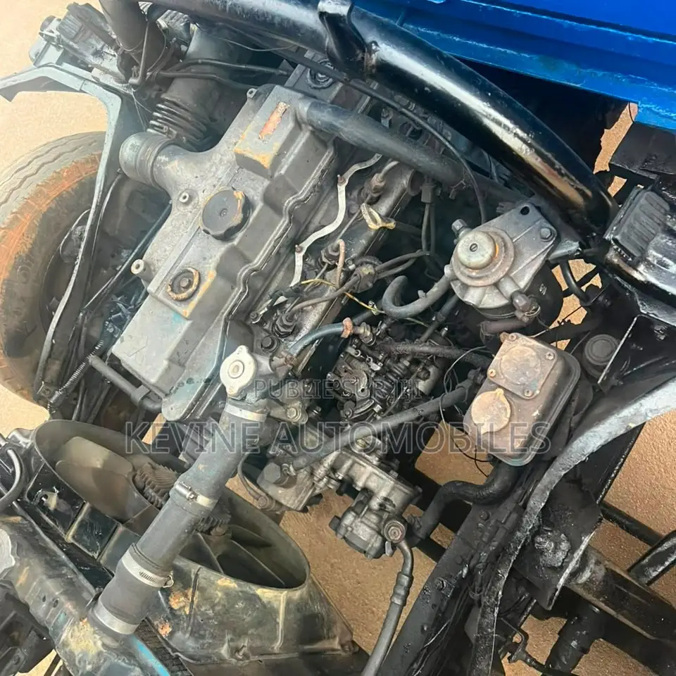 Mitsubishi Canter 2005 Bleu