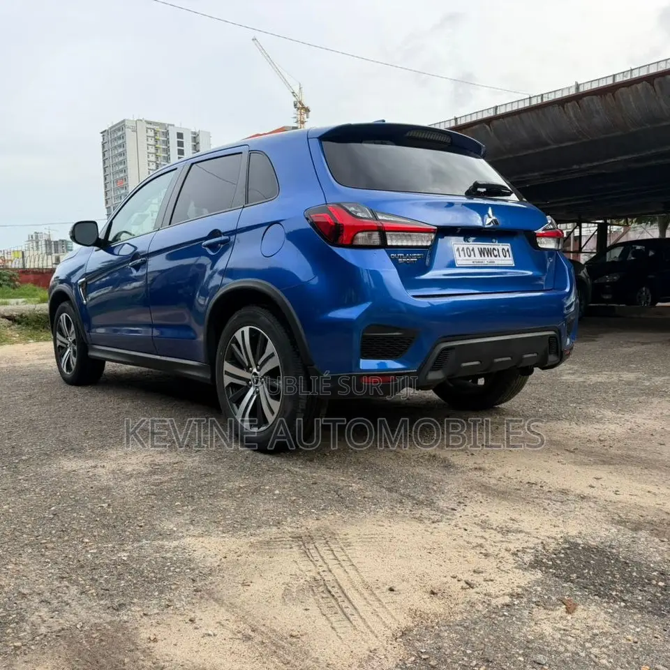 Mitsubishi Outlander 2022 Bleu