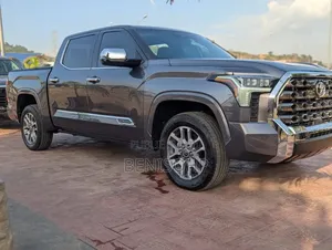 Nouveau Toyota Tundra Hybrid 2025 Noir