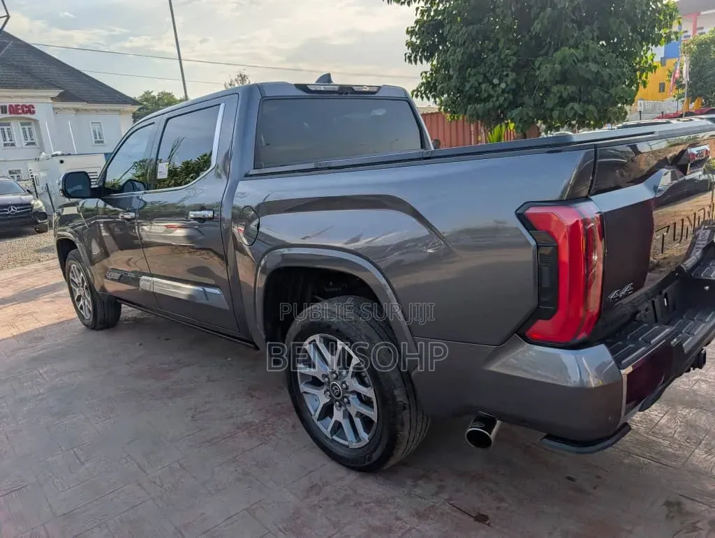 Nouveau Toyota Tundra Hybrid 2025 Noir