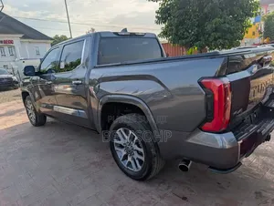 Nouveau Toyota Tundra Hybrid 2025 Noir