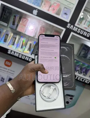 Nouveau Apple iPhone 12 Pro 256 GB Noir