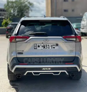 Toyota RAV4 XLE Premium 2025 Argenté