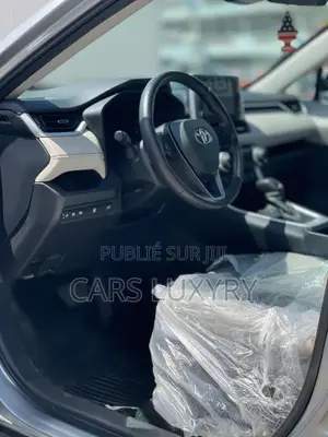 Toyota RAV4 XLE Premium 2025 Argenté