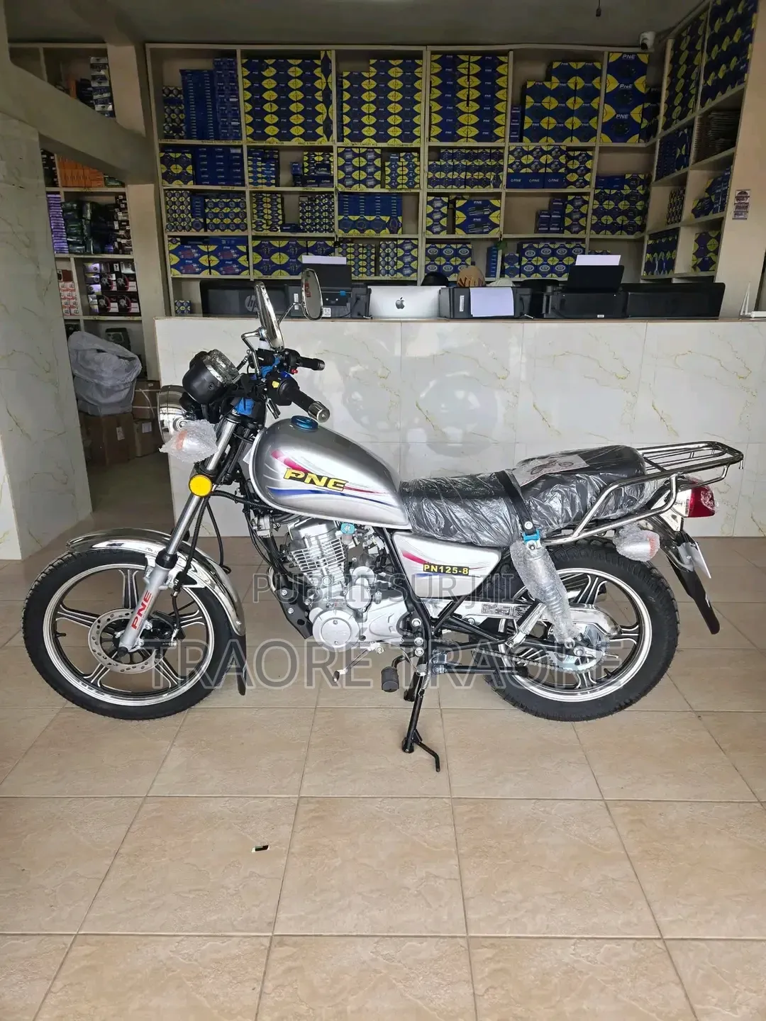 Nouveau TVS Rockz 125 2022 Bleu