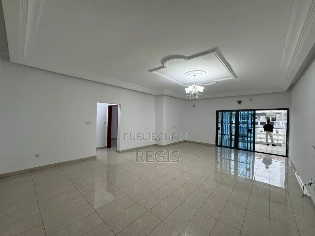 2chbre Appartement dans Klay'Services, Cocody à Louer