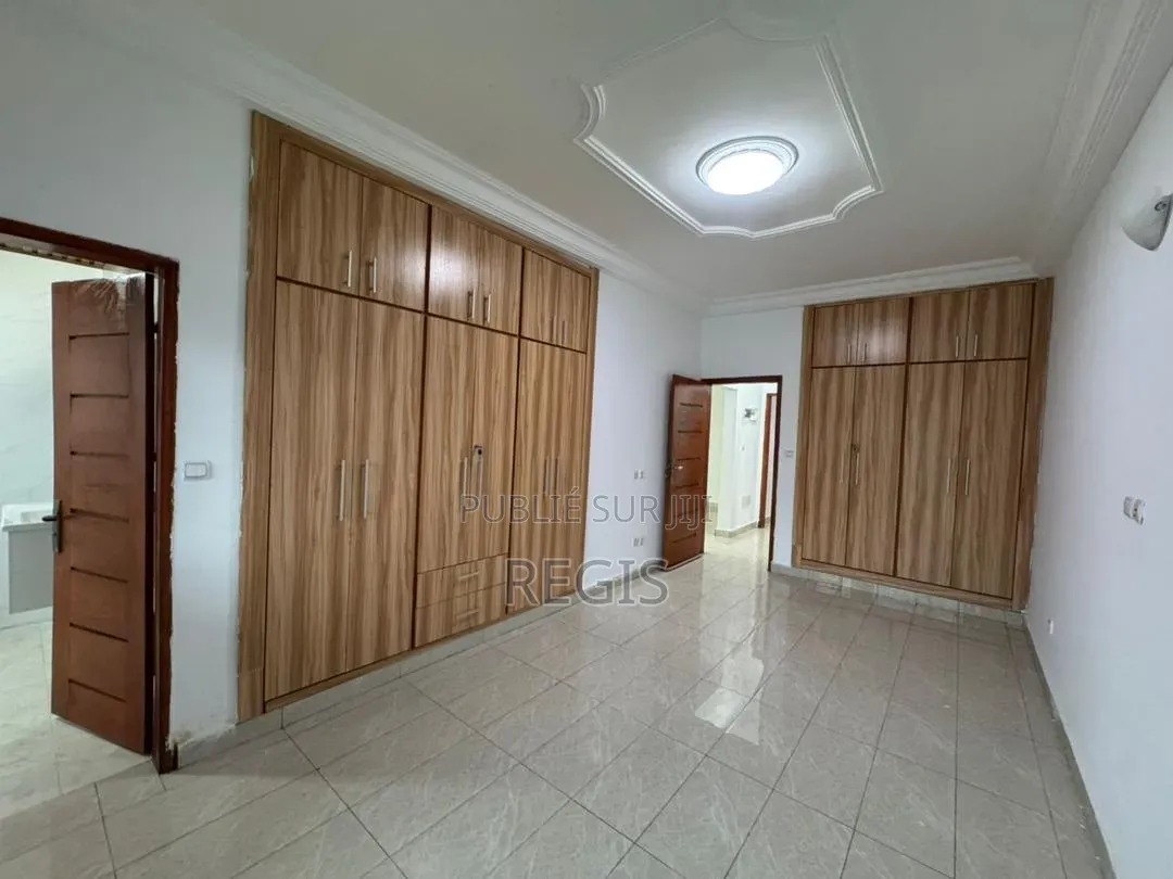 2chbre Appartement dans Klay'Services, Cocody à Louer