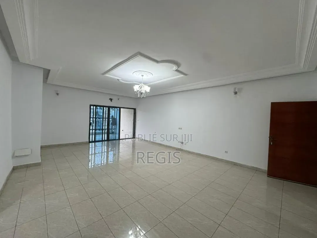 2chbre Appartement dans Klay'Services, Cocody à Louer