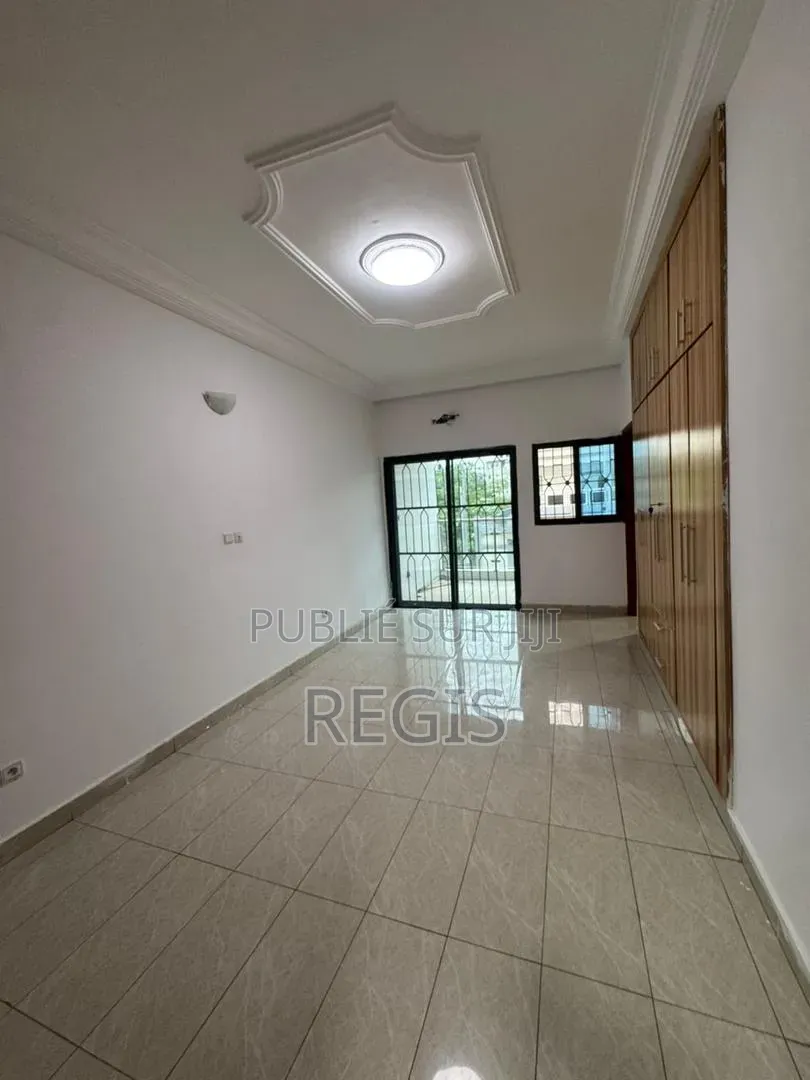 2chbre Appartement dans Klay'Services, Cocody à Louer