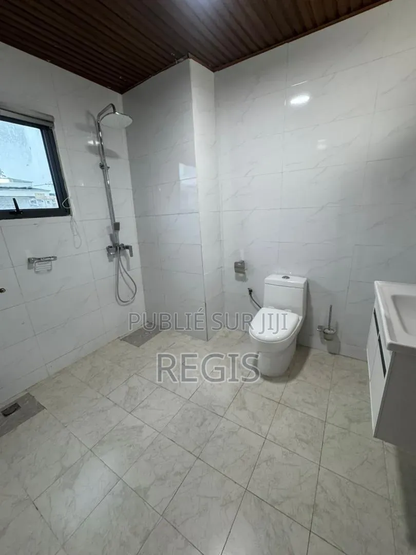 2chbre Appartement dans Klay'Services, Cocody à Louer