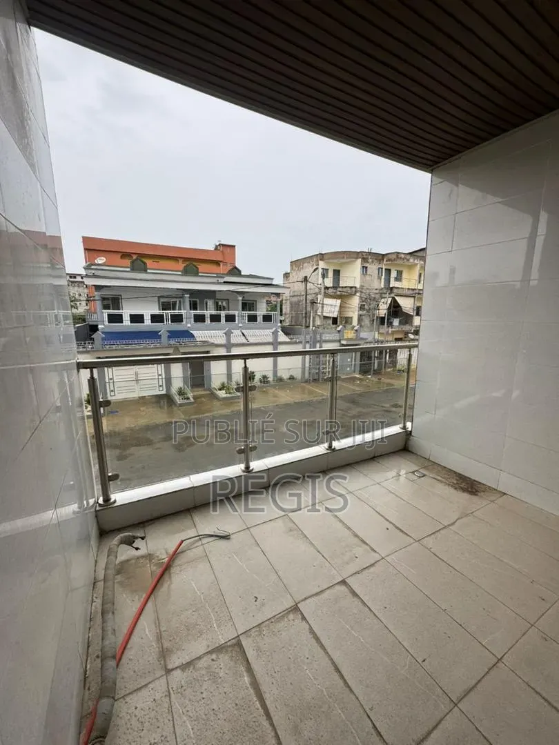 2chbre Appartement dans Klay'Services, Cocody à Louer