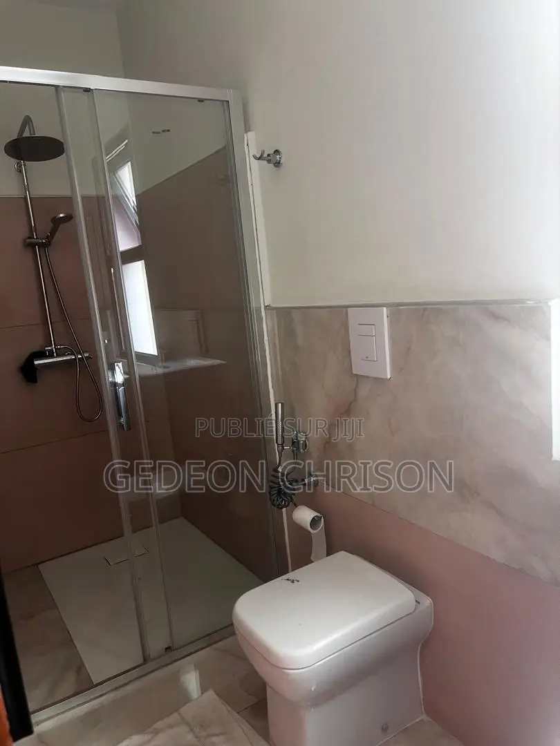 6chbre Villa dans Cocody à Louer