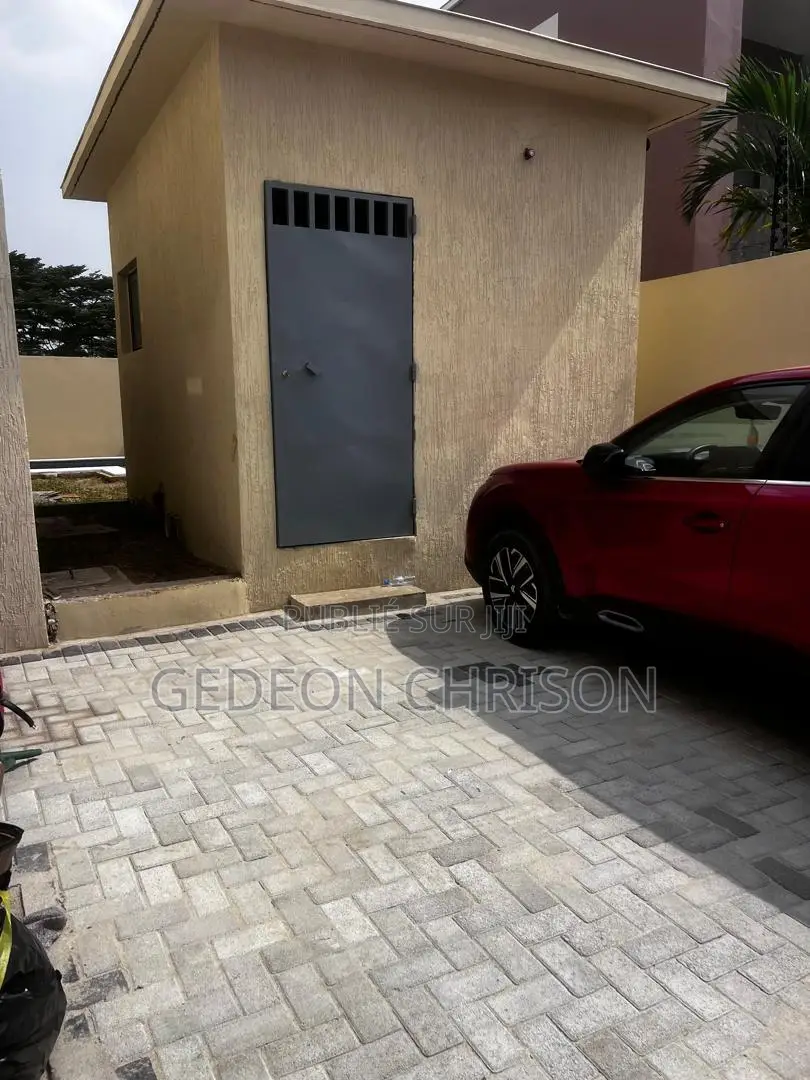 6chbre Villa dans Cocody à Louer
