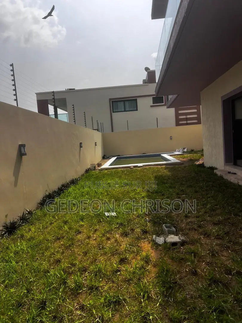 6chbre Villa dans Cocody à Louer