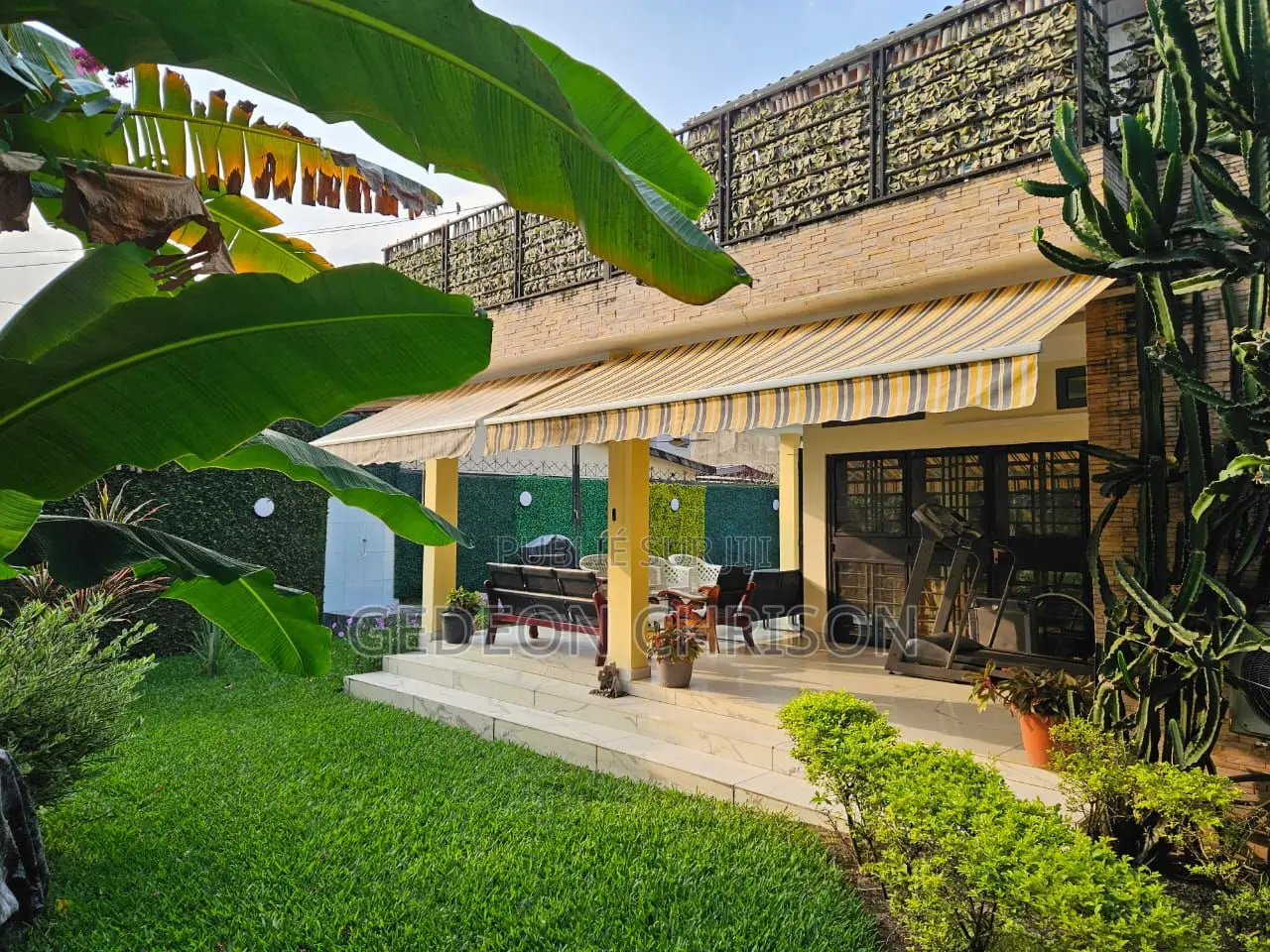 7chbre Villa dans Cocody à Louer