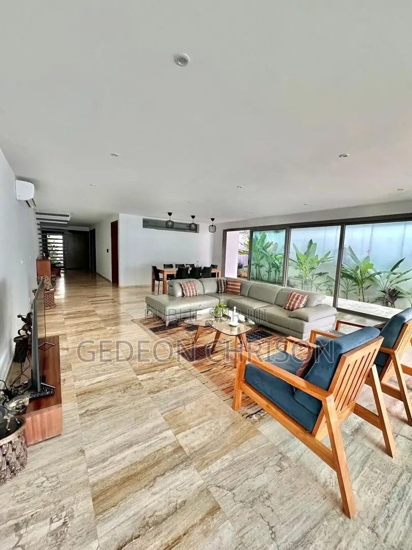 6chbre Villa dans Cocody à Louer