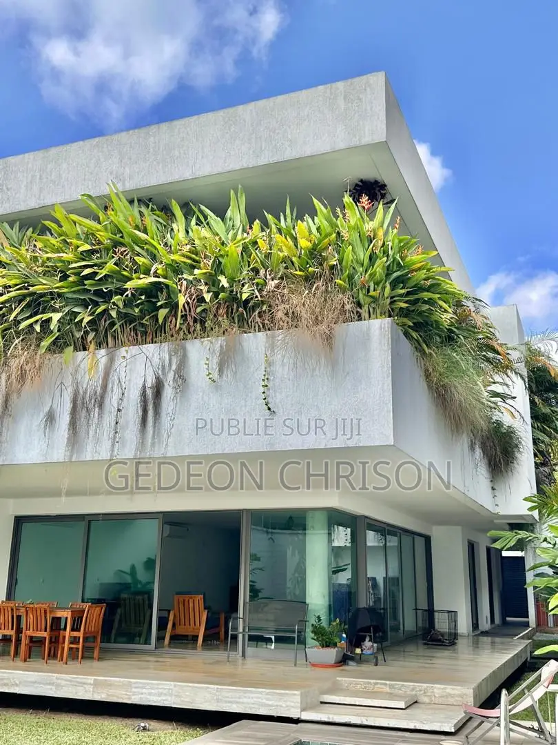 6chbre Villa dans Cocody à Louer