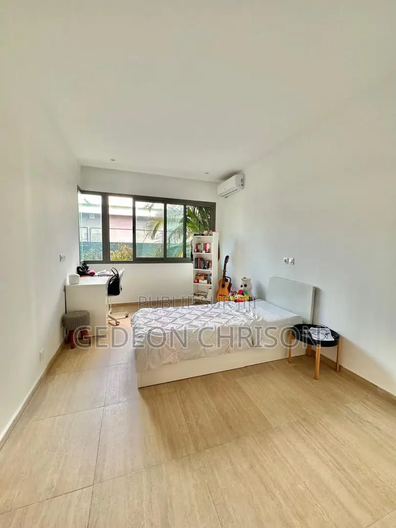 6chbre Villa dans Cocody à Louer