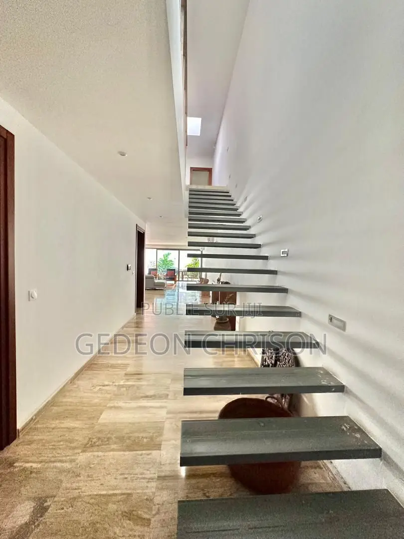 6chbre Villa dans Cocody à Louer