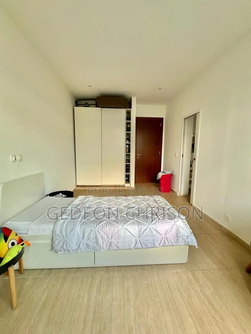 6chbre Villa dans Cocody à Louer