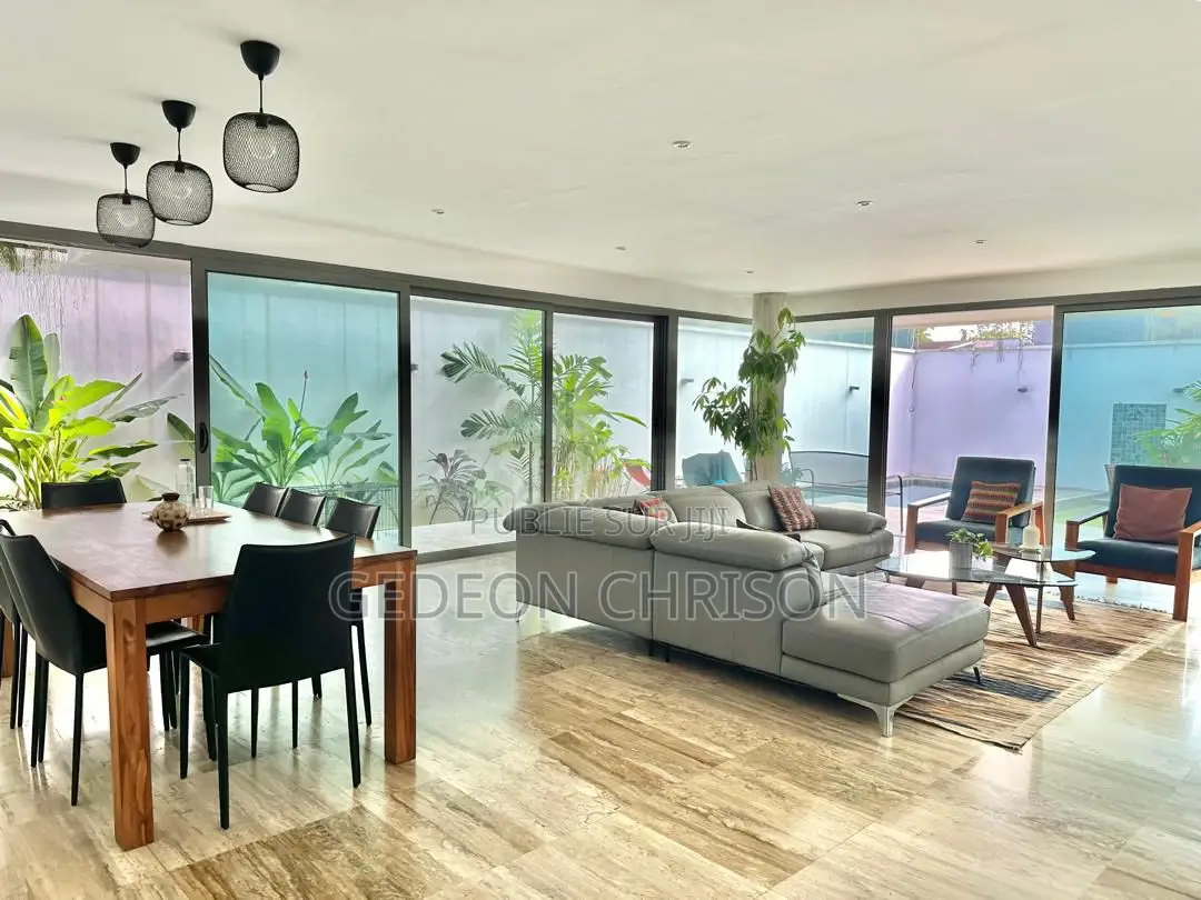 6chbre Villa dans Cocody à Louer