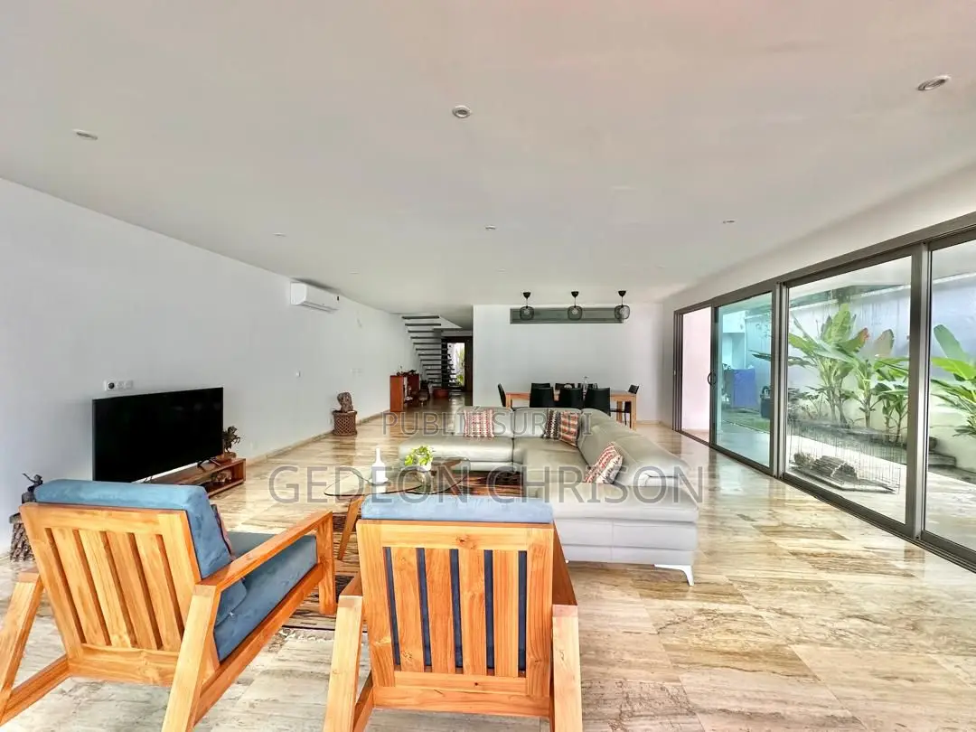 6chbre Villa dans Cocody à Louer