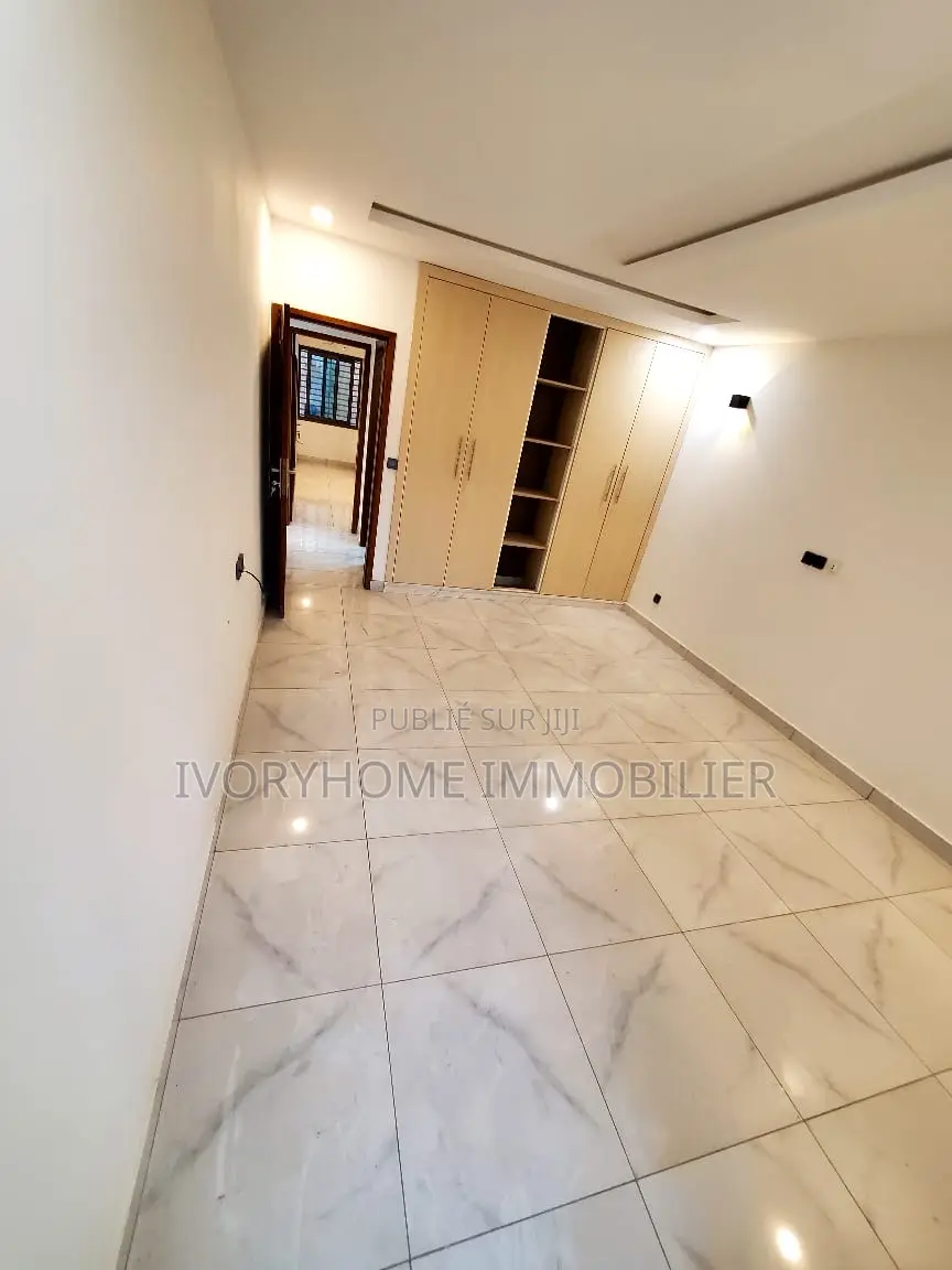 2chbre Appartement dans Cocody à Louer
