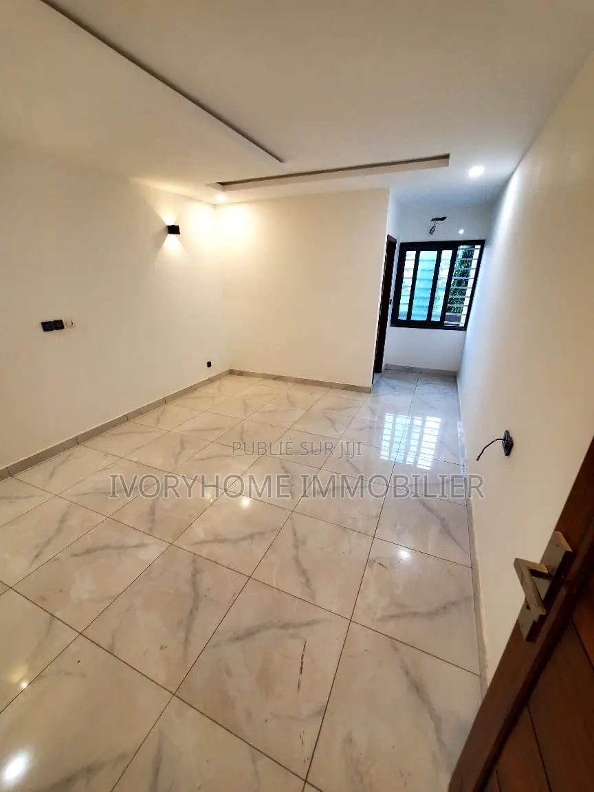 2chbre Appartement dans Cocody à Louer